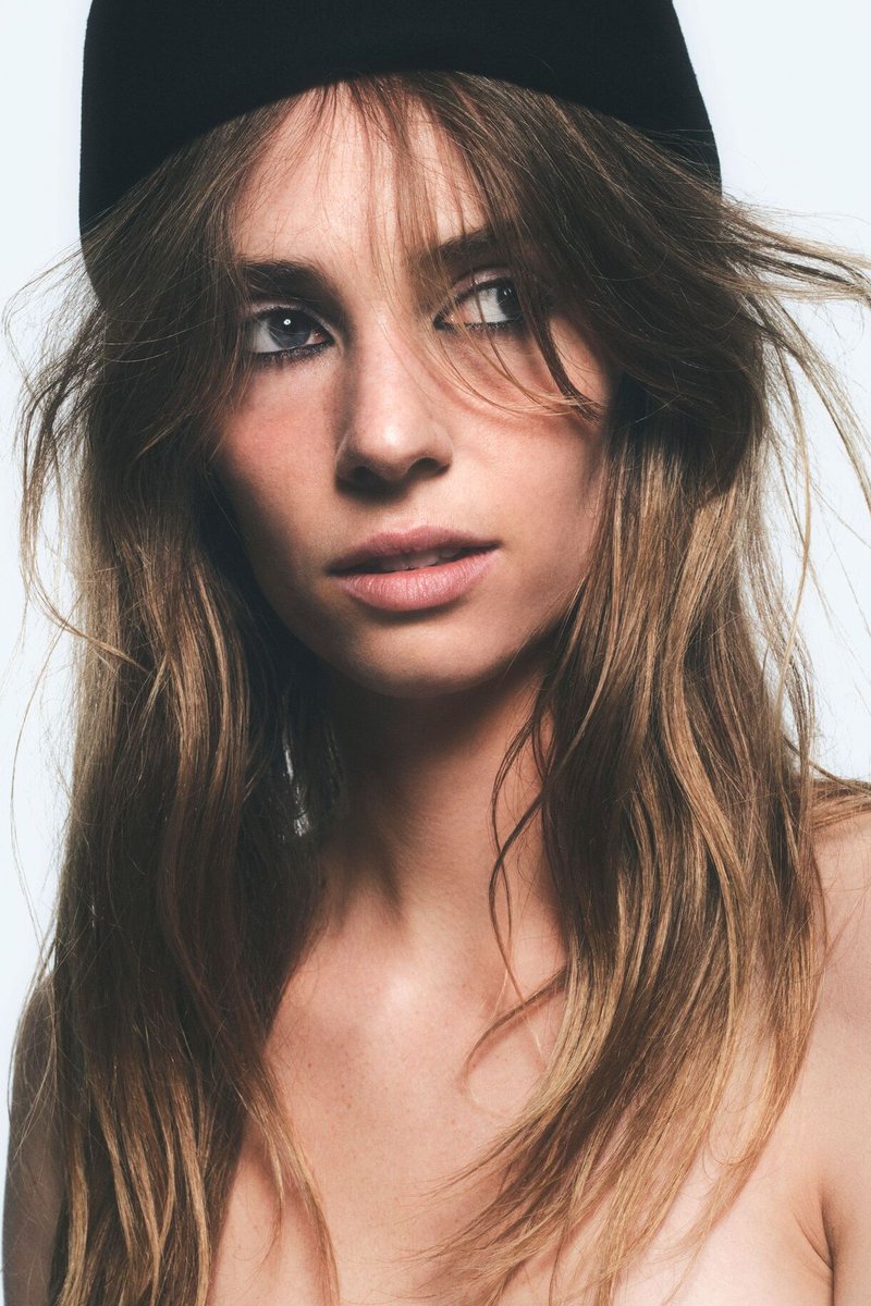 smalltownrobin's tweet photo. NEW MAYA HAWKE VOGUE SHOOT EVERYBODY GET THE FUCK UP!!! https://t.co/xygKI7kWwX