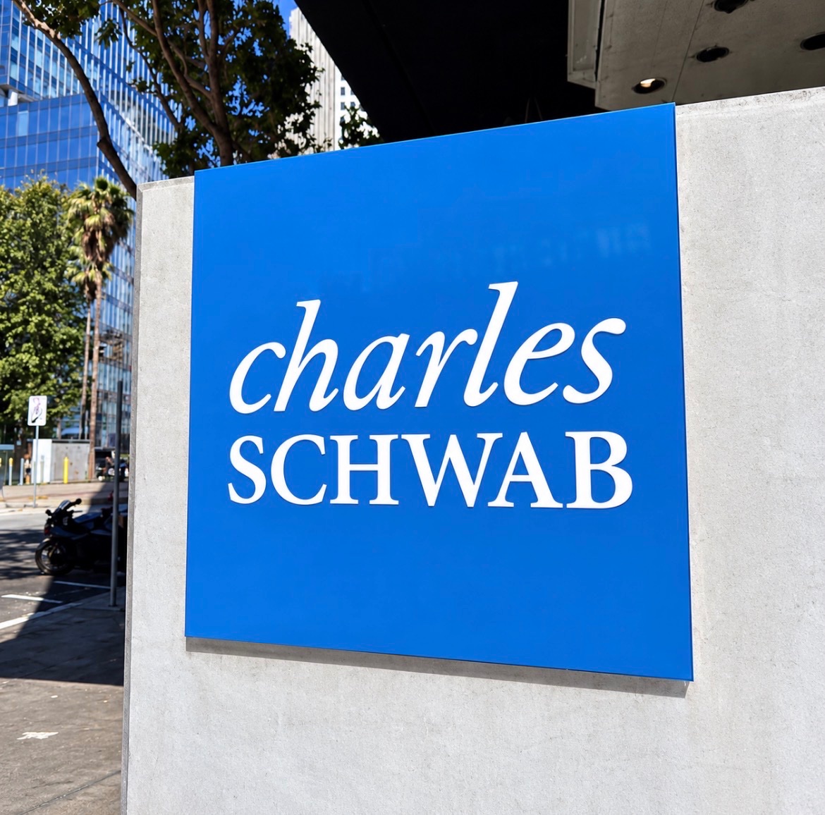cryptorover's tweet photo. HUGE: 🇺🇸 $13 trillion Charles Schwab has officially launched Bitcoin &amp; crypto trading for eligible clients.

They have over 40 MILLION brokerage accounts! 🚀 https://t.co/PZDdFiNb5M