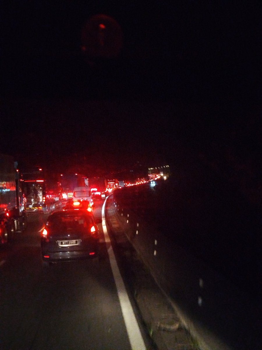 amir83574's tweet photo. Kene sedar gak. Hujung2 tu sape yg die nak https://t.co/gXhQQMW9hq