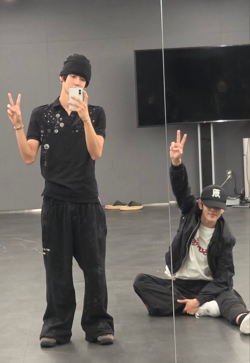 redfiirelight's tweet photo. แล้วแยกกันถ่าย 555555 https://t.co/XQnlMhxC4H