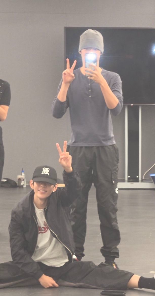 redfiirelight's tweet photo. แล้วแยกกันถ่าย 555555 https://t.co/XQnlMhxC4H