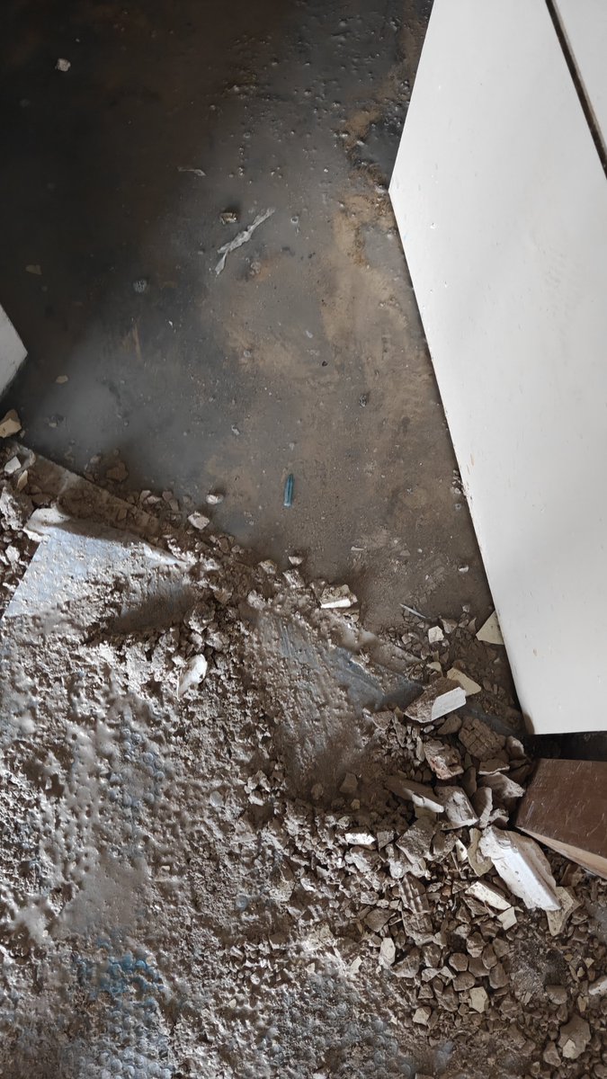 SinhaRahul3365's tweet photo. @siddmotghare @DC_DesignCafe Working without any protection water lock in my house ,after multiple call no one visited the site https://t.co/dzRnAFEyF1