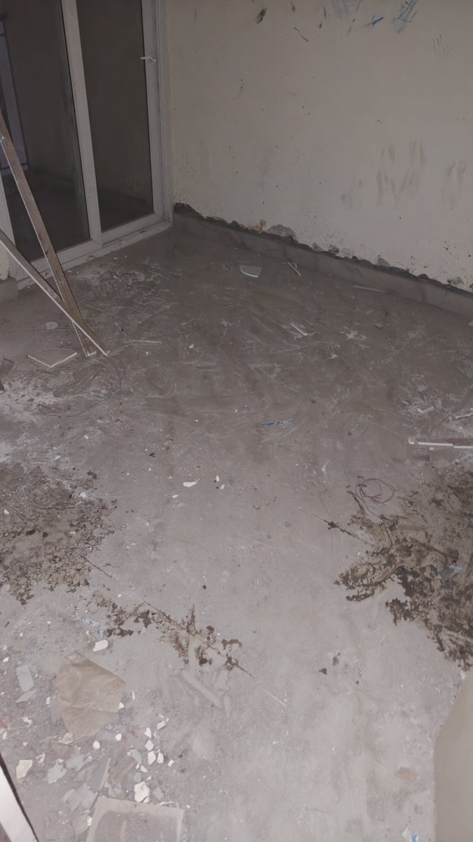 SinhaRahul3365's tweet photo. @siddmotghare @DC_DesignCafe Working without any protection water lock in my house ,after multiple call no one visited the site https://t.co/dzRnAFEyF1