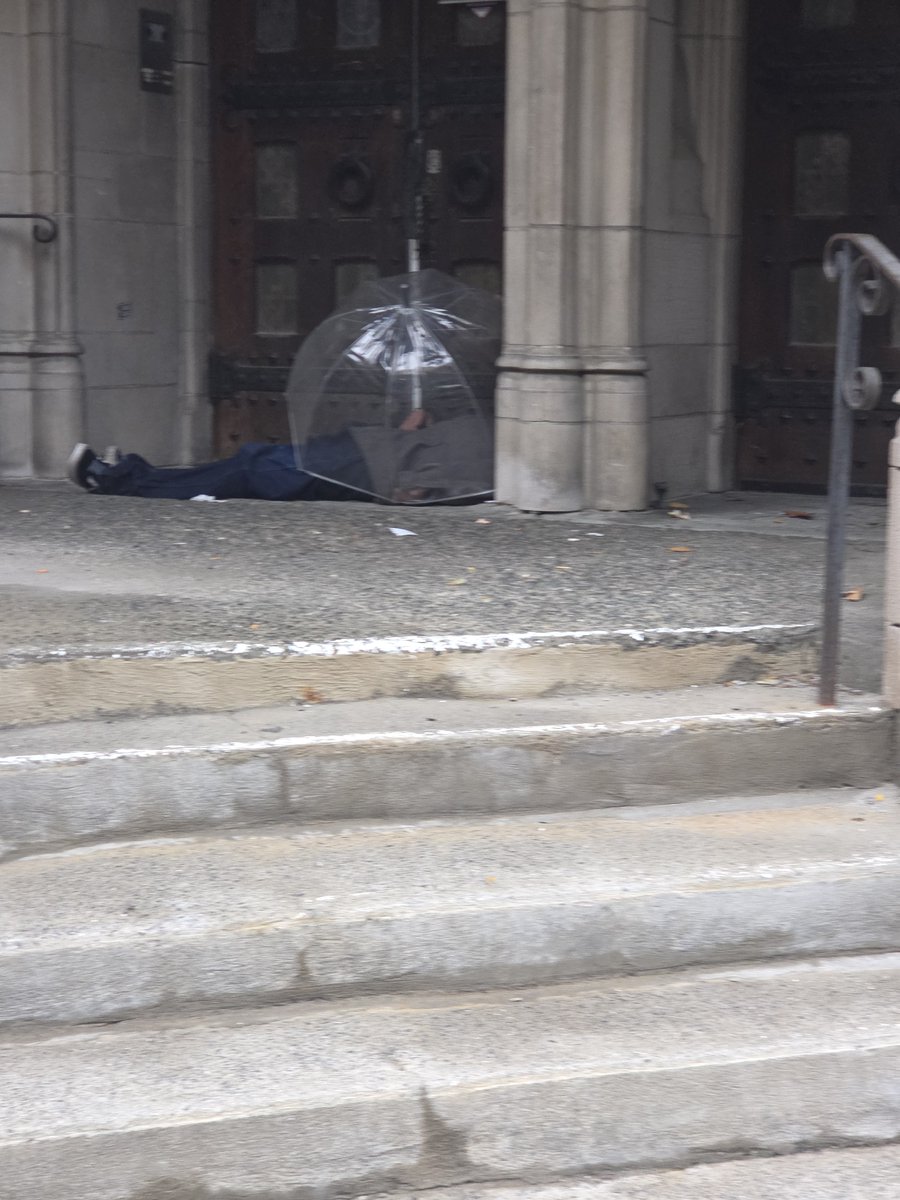 SlugFren's tweet photo. Good Marnin all frens, big and smol.  The weekenb is here, let us do this!

Imma be sleeping at the church for this rainy day, got my umbrella though.  Swing by and say hello!
#GM https://t.co/GtjMIr59uf