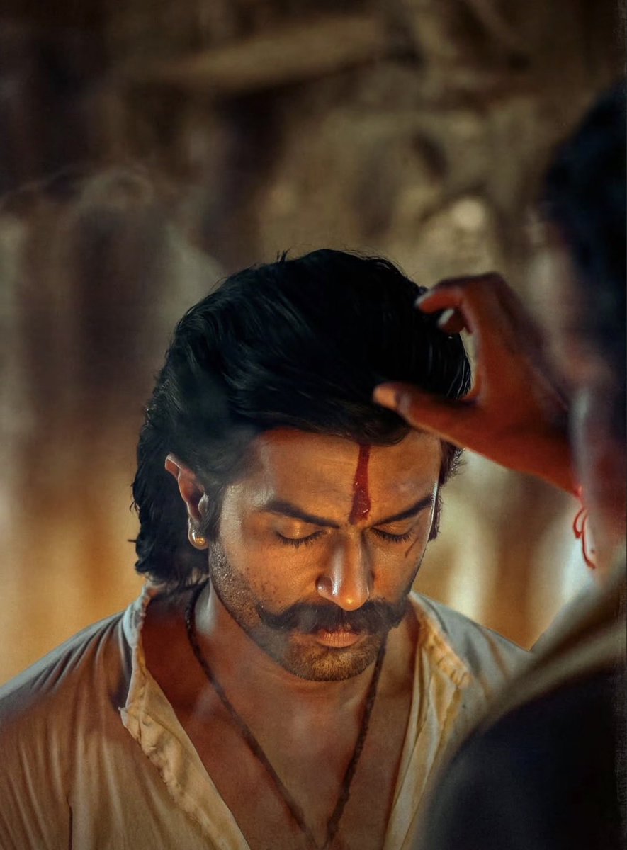 varshith27's tweet photo. #Ranabaali - A periodic action drama 

Few dragged scenes but very genuine attempt from the director. Doesn’t deviate from core story. 
@TheDeverakonda and @iamRashmika track is beautiful. 

Screen meedha #VijayDeverakonda kanpiyaduu… #Ranabaali kanpisthadu. 
Peak acting🔥🔥🔥 https://t.co/V7A41vvgKu