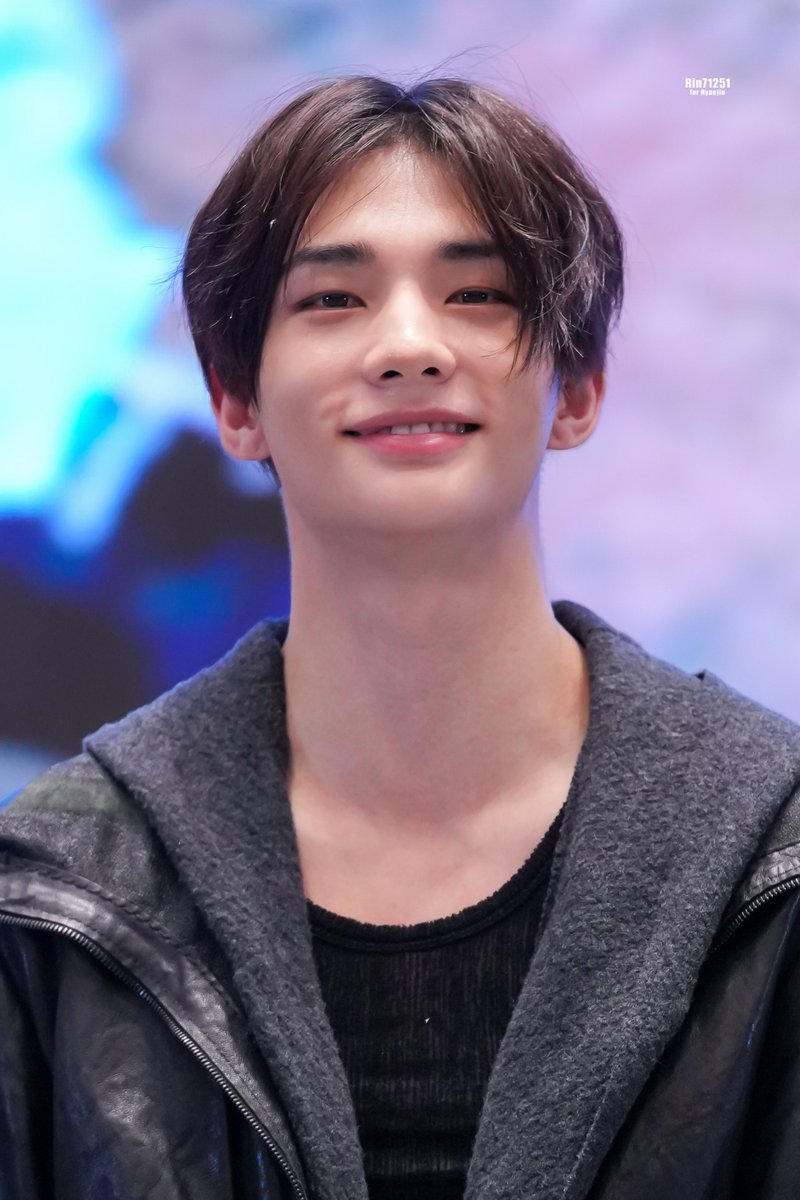 Rin71251's tweet photo. 20261016
#현진 #Hyunjin https://t.co/PygkY3WJ0U