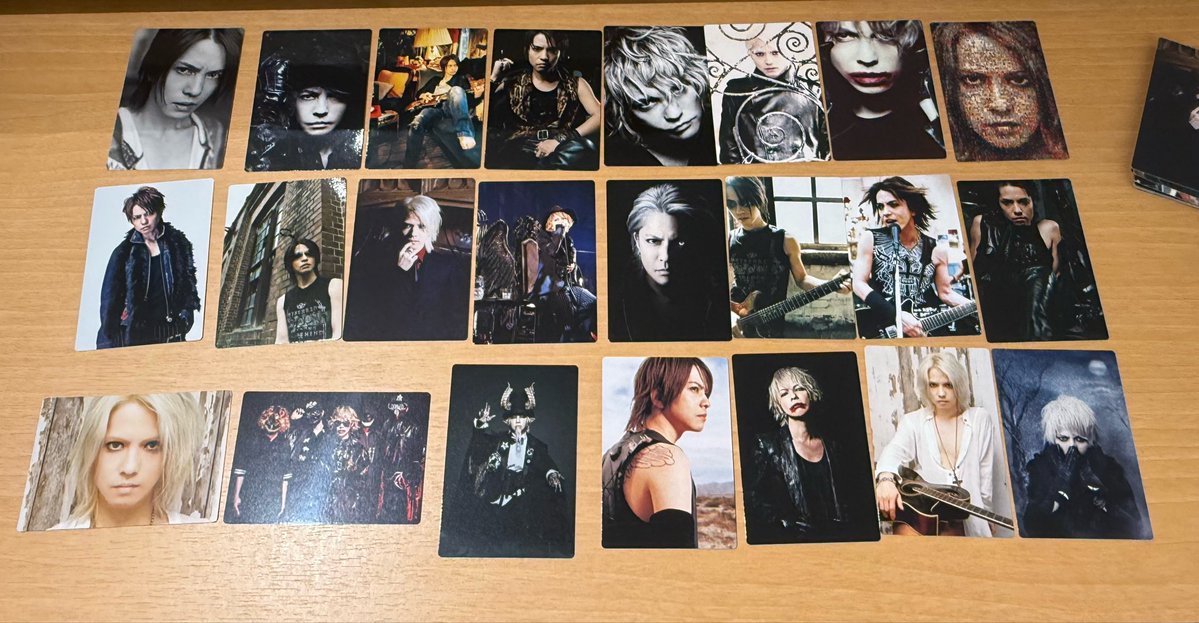 gsxrose666's tweet photo. まとめて34枚購入して11枚被ったので
交換して下さる方探しております 🙏
2枚目が探してるもの 3枚目がお譲りできるもの
 #HYDEトレカ https://t.co/CmCm6PTPIe