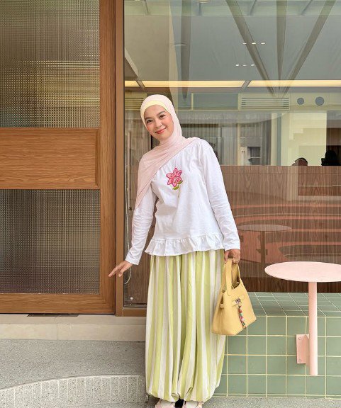 liapicksdaily's tweet photo. sesederhana ini outfitnya, tetepp lucuu gasii dipakenya 🤏🏻🤏🏻 https://t.co/Xx9rKc61tT