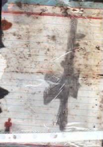 IsraelenFrance's tweet photo. Dans une lettre adressée à son père Yahia Sinwar, l’ancien chef militaire du Hamas à Gaza, Ibrahim âgé de 10 ans, dessine des armes, des tirs de roquettes et exprime son désir de tirer sur des Juifs : « Père bien-aimé, je veux proclamer qu’Allah est le plus grand, prendre une Kalachnikov et tirer sur des Juifs. Je fabrique constamment des armes, des chars et des kalachnikovs en papier et en carton. Seigneur, je souhaite que la guerre prenne fin et pouvoir te revoir en bonne santé. »

Voici le résultat de décennies de propagande contre Israël et contre les Juifs.
Voici encore un nouvel exemple de la radicalisation de la jeunesse palestinienne.

Crédit : @Tsahal_IDF