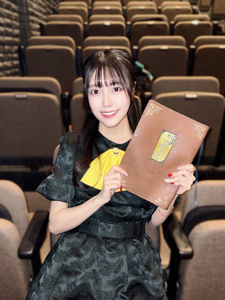 ttisrn_0710's tweet photo. 🪄︎︎ねお・りーでぃんぐ

「スライム倒して300年、
知らないうちにレベルMAXになってました」
無事に初日公演が終了しました📕✨

最終日までアズサ役として、素敵な家族との楽しい時間をお届けします♩

千秋楽までどうぞよろしくお願い致します！

#ねおスライム倒して300年 https://t.co/2qYGBto29j