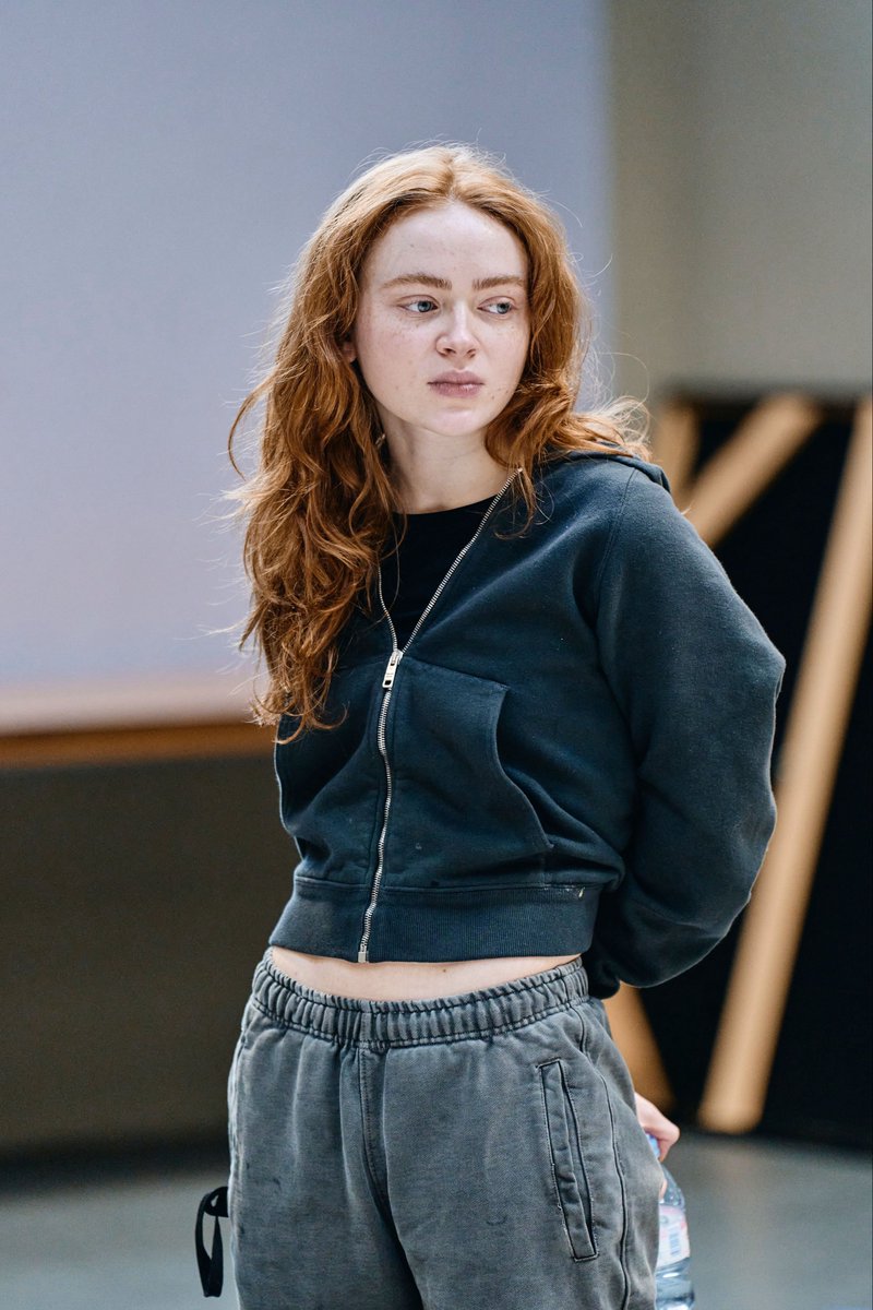 meowwwhubkl's tweet photo. Sadie Sink rehearsing for ‘Romeo &amp; Juliet’.🧿 https://t.co/evSxCrmkob