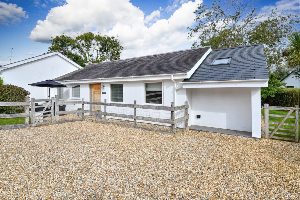 TheHolidayCots's tweet photo. ποΈ Relaxing Coastal Getaways at Ty Ni π
Ty Ni offers stylish & spacious self-catering accommodation in the popular seaside village of Abersoch, Gwynedd, perfect for a peaceful escape to North Wales.βοΈ
ποΈ 6
https://t.co/BOqRurX9a0
#TyNi #Abersoch #Gwynedd #BlueFlagBeach #Wales https://t.co/QHYoFuRxOo