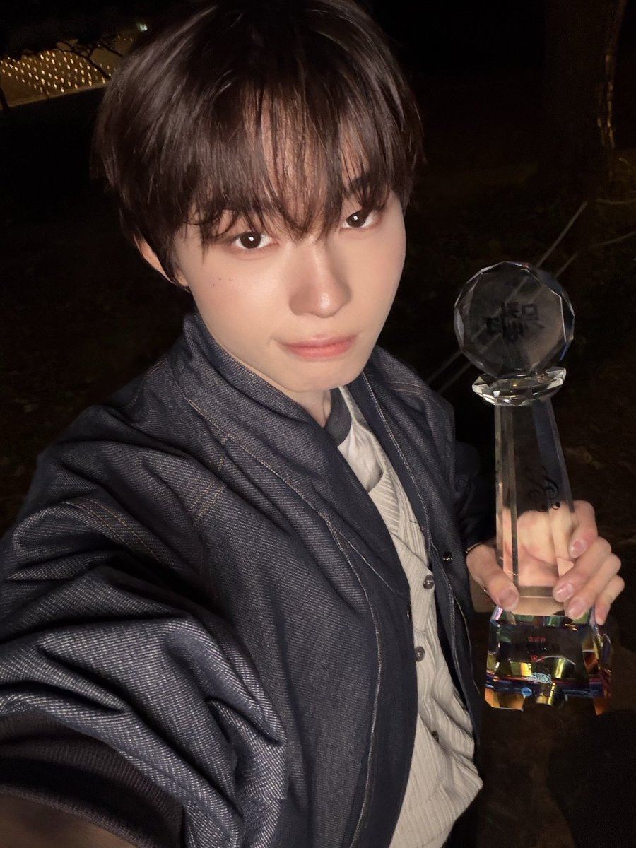 kickflip_jype's tweet photo. [#케이주]
위플립!!
정말 3번째 1위 감사해용!!!
이렇게 3관왕을 할 수 있는 건 진짜 위플립 덕분이에요!!
항상 저희한테 멋진 상을 주시는 위플립은 정말 천사고 모든 힘을 가지고 응원해 줘서 정말 감사해용!!
아직 저희 노력하고 성장한 모습, 성장하는 실력을 다 보여드리겠습니다!
이렇게 멋진 결과를 주셨던 만큼 위플립을 더 행복하게 할 수 있도록 노력할게요!!
사랑해요 위플립!!!💞💞