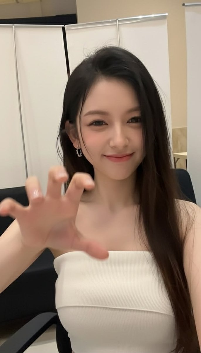 AMEELcore's tweet photo. @ARTCHIVEagc ⠀

Yuhu selamat malam semuanya. Dengan Amel disni. *rawr* sebelum main jangan lupa absen dengan memberikan PAP terbaik kamu ya.

⠀ https://t.co/piun4pBJ9G