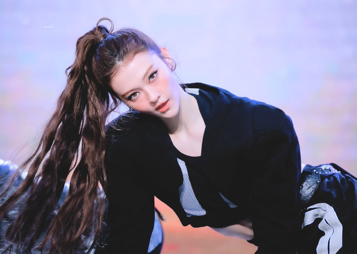 favoritella's tweet photo. 261016
#MEOVV #미야오 #ELLA #엘라 https://t.co/ZQ87kz1pzt