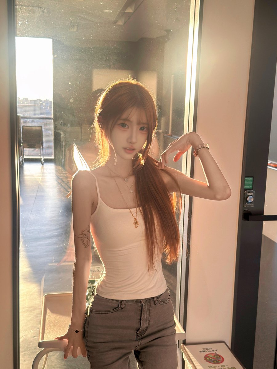 Lawrileon's tweet photo. 学校光线好好呀www 感谢摄影师 https://t.co/enSzhLOev5