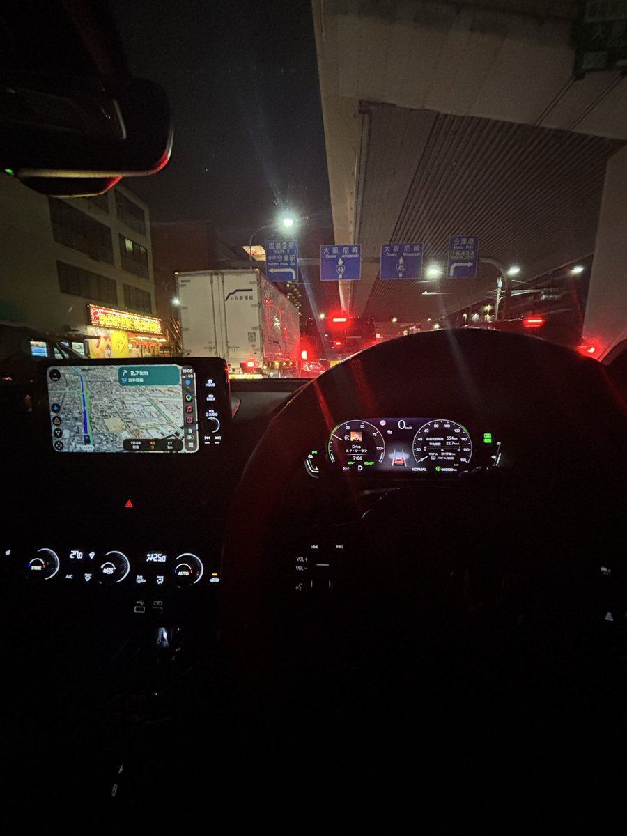 yuhi_86's tweet photo. 都会の運転は楽しいな https://t.co/ewUv6sK5UF