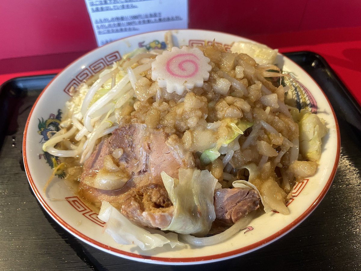 1kkn0oc2's tweet photo. 久々のアジト！
今日は麺もスープも攻める！強い！
って感じました！
毎度変化あるの楽しいなあ
いつも麺少なめ、ヤサイ少なめとかだけど
減らさずともバクバク食べれたよ！
食べれる量増えてるわ。
そして二郎系にまたハマってる。
旨。でした。 https://t.co/sQLcQV6zt4