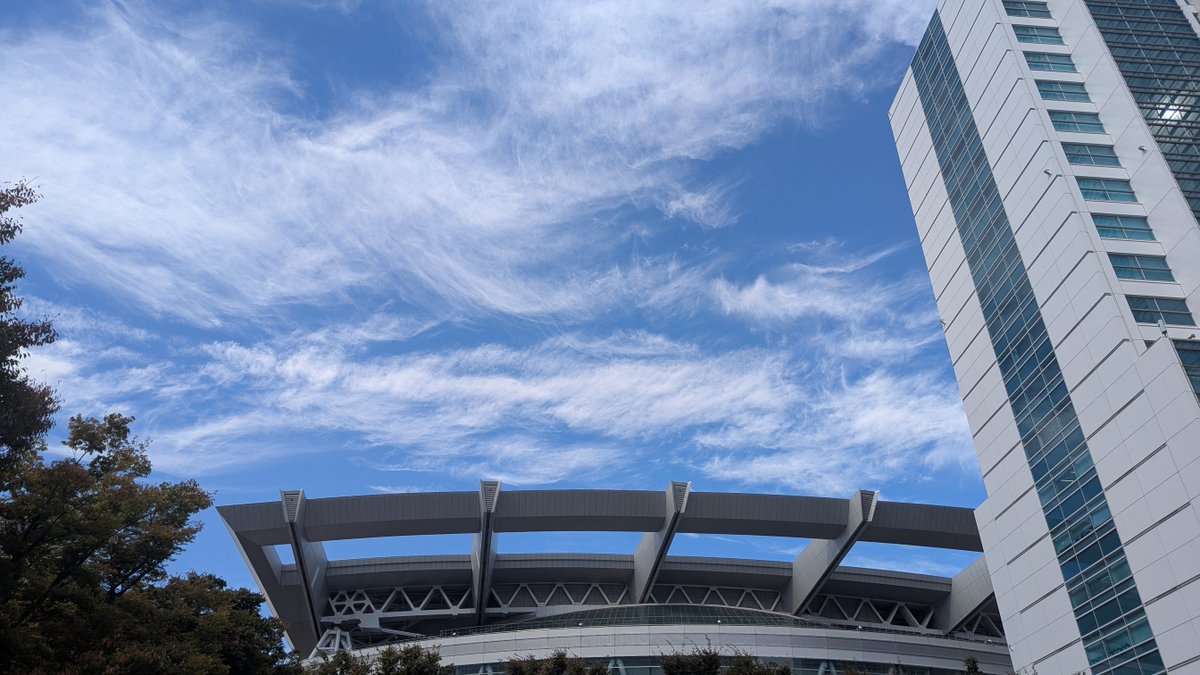 chiezo_rock's tweet photo. 秋空
美しいねー

緊急地震速報にびっくりして
編みそびれちゃったけどね https://t.co/D9IQ2dE25h