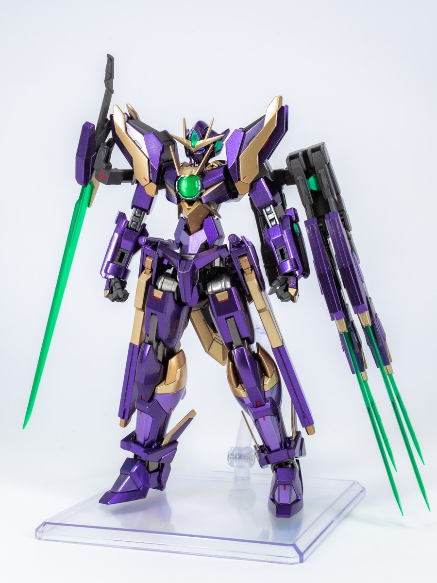 krm556's tweet photo. 00 Qan[T] Imperator
完成しました✨️

クアンタ素体のオリジナルビルド系機体。
構想からだいたい3ヶ月…
アームの稼働軸が多く、想像以上に動きます。 https://t.co/eSXct2CkKe
