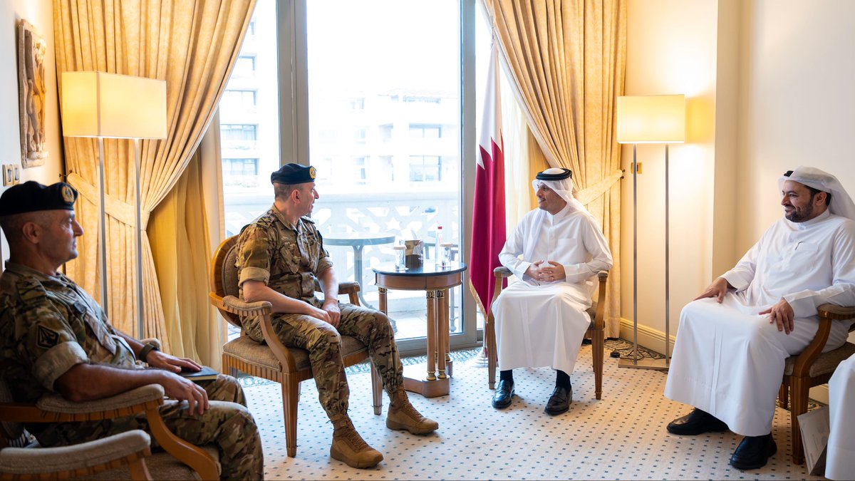 MofaQatar_AR's tweet photo. رئيس مجلس الوزراء وزير الخارجية @MBA_AlThani_ يجتمع مع قائد الجيش اللبناني

بيروت | 16 أكتوبر 2026

اجتمع معالي الشيخ محمد بن عبدالرحمن بن جاسم آل ثاني، رئيس مجلس الوزراء وزير الخارجية، اليوم في بيروت، مع العماد رودولف هيكل، قائد الجيش في الجمهورية اللبنانية الشقيقة.

جرى خلال الاجتماع، استعراض علاقات التعاون بين البلدين، ومناقشة الأوضاع في لبنان والجهود الرامية إلى تعزيز الأمن والاستقرار.

وأكد معاليه استمرار وقوف دولة قطر إلى جانب الجمهورية اللبنانية الشقيقة ومؤسساتها الوطنية، بما فيها الجيش اللبناني، ودعمها لسيادة لبنان ووحدته وسلامة أراضيه.

#الخارجية_القطرية