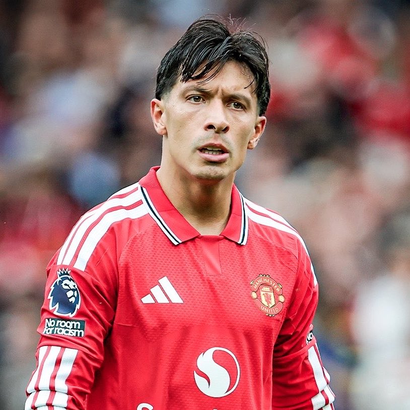FabrizioRomano's tweet photo. 🚨 Michael Carrick: “Lisandro Martínez has realised his mistake”.

“That’s good enough for all of us. From our point of view, the acknowledgement is enough”. https://t.co/TD4ihO5sWh