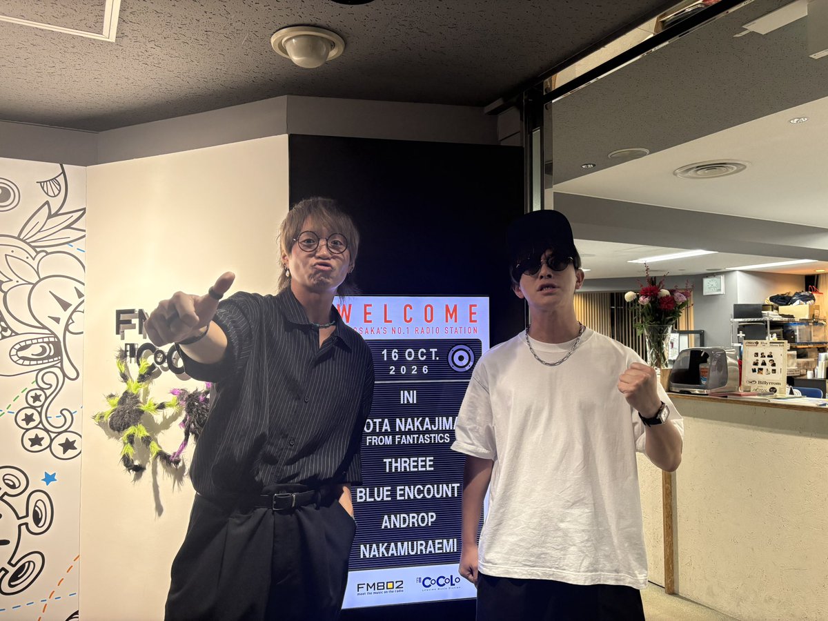 BLUEN_official's tweet photo. FM802到着ー！！📻
このあと22時台に生出演💨

FM802
「ROCK KIDS 802 Lisa Lit Friday」 

お楽しみに！

🗣️radioはこちらから！
https://t.co/NFUjSb2u61

#FM802 https://t.co/2QMUsiUQII