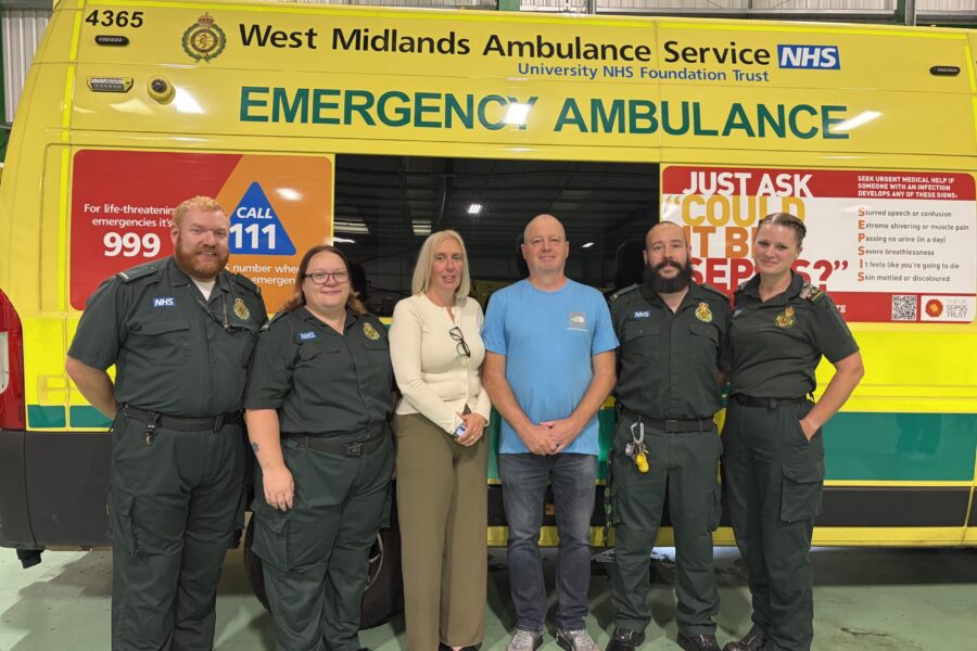 OFFICIALWMAS's tweet photo. NEWS: Coventry couple reunite with ambulance crew after life-saving CPR helps beat the odds

Read more ➡️ https://t.co/BSSm4nFKCh https://t.co/rCVEwS7PXS
