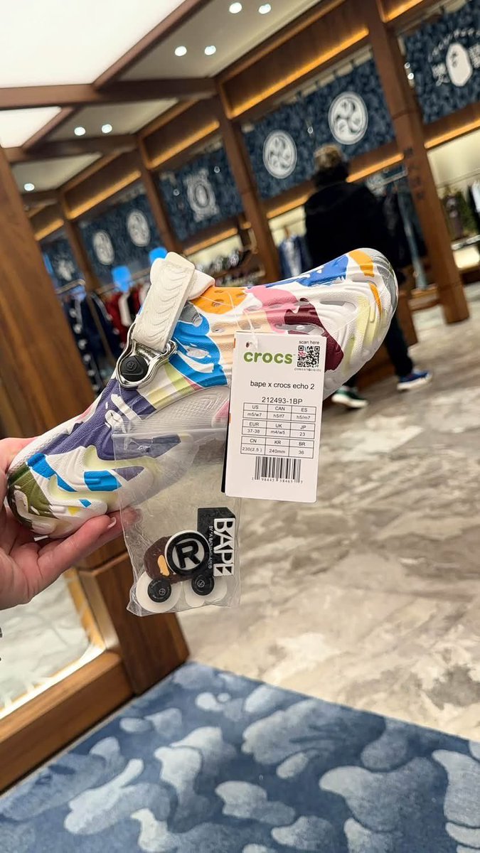 trendycentraal's tweet photo. Bape x crocs collab is so cuteee! https://t.co/cvBk0jESqh