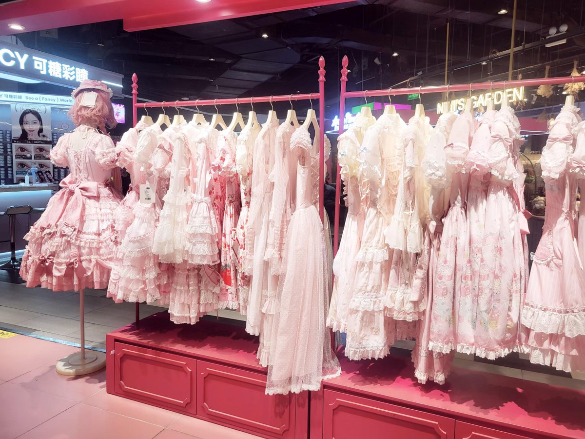 kamiikazegiirl's tweet photo. retail therapy https://t.co/TZbOBEiCA5