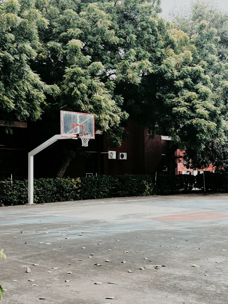 concretehaze's tweet photo. BRUK! 

"AH!!" 

"EDAAAAAA udahan ah mainnya, gusi gue kena bola ini!" https://t.co/qalz4t96Wa