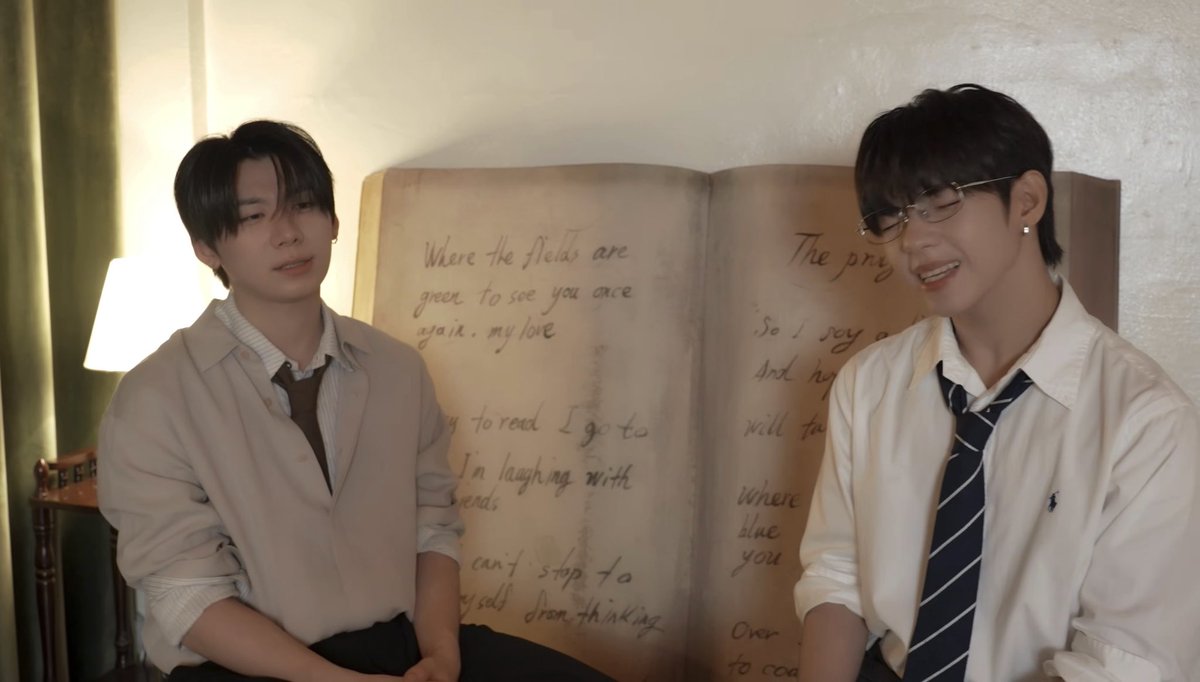 ProfKei_ahof's tweet photo. The words on the giant book behind Hani and JL are lyrics from the song My Love by Westlife (read from right to left) 😍😍😍😭😭😭

#HAN #JL #haneulz #focusonyou https://t.co/jVVIcqCdOr