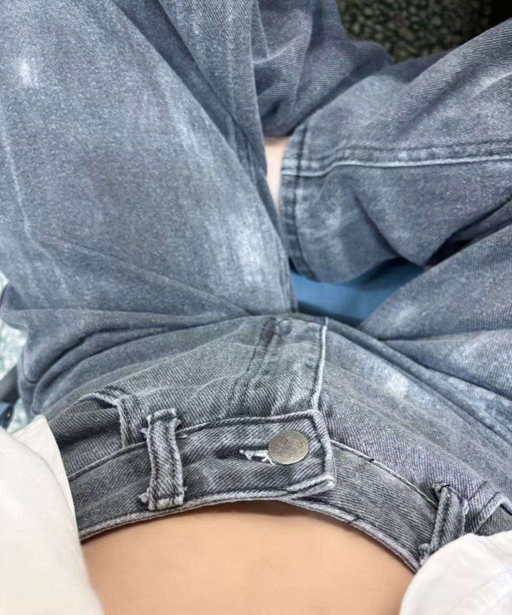 Zuzolkaaa's tweet photo. 现在是20:35分、新拍的                    

有人想要锐评一下我21岁的福嘛😌                   

（拒绝人机）赶紧看，我要删了                    

真没有📷流言2我真给呀 https://t.co/W2eEinheN6