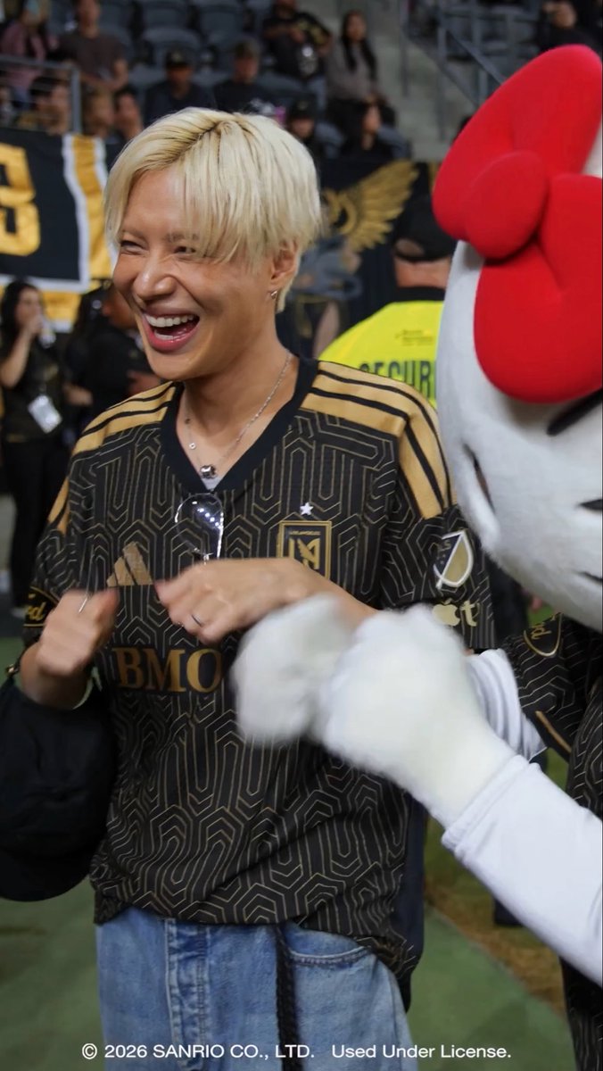 718aiwtm's tweet photo. キティさんと爆笑してるの可愛い､､､弾ける笑顔 https://t.co/L2VqlOliLN