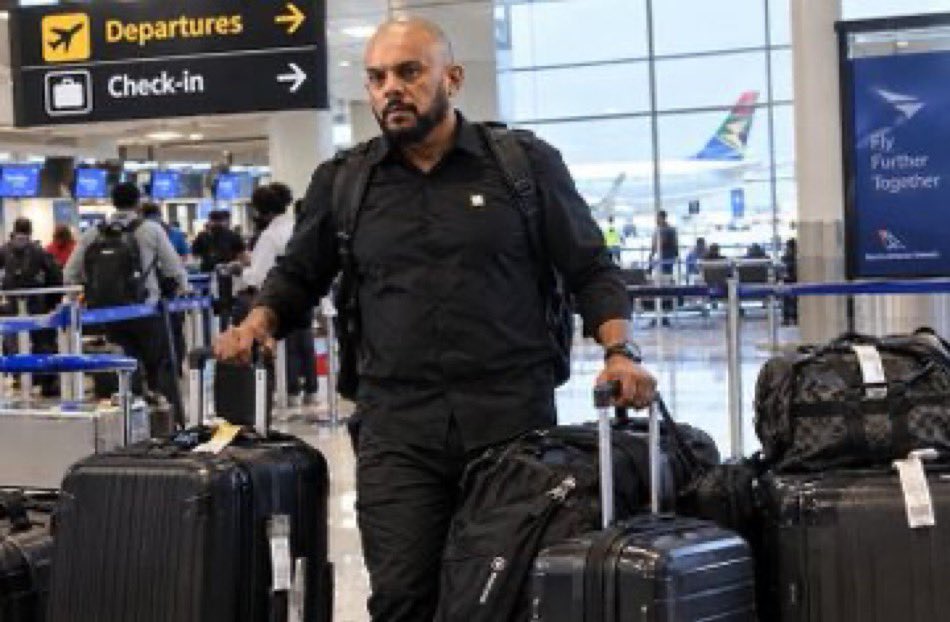 Hlela_Lulubel's tweet photo. This doesn’t look like someone who was planning to come back to the country..so much luggage for one person https://t.co/X3uEoXvFTE