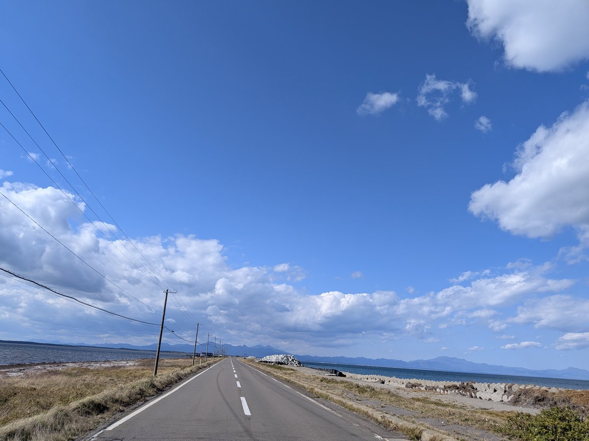 tetsudoustation's tweet photo. 野付半島

どこま���も続く砂嘴。 https://t.co/B8XvM5FbA8