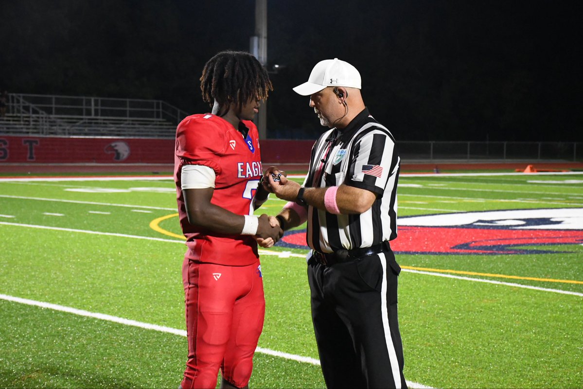 HernandoCo_Ath's tweet photo. Shoutout to @Springstead_Ath Jeremiah Brown for being awarded a @HernandoSchools Sportsmanship Coin this past Fri by the refs. The refs shared that they were impressed w/ his max effort &amp; exemplary sportsmanship from the opening kick to the final whistle.
#BeUncommon https://t.co/UsLQziVP9Y