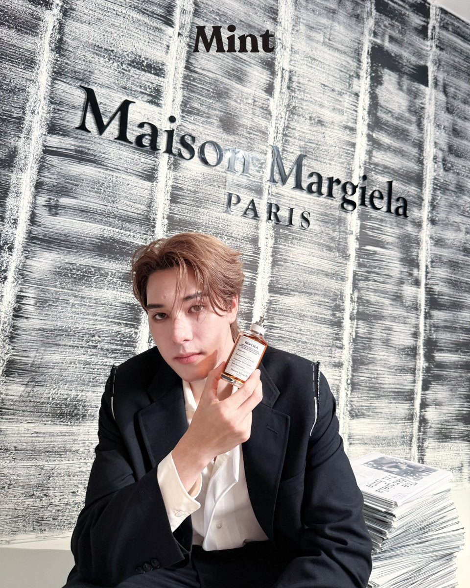 mintmag_th's tweet photo. หล่ออันตราย! #MintReports สแนปความหล่อหนุ่ม #นานิหิรัญกฤษฎิ์ Friend of the Brand ของ Maison Margiela Fragrances มาร่วมงานเปิดตัว “REPLICA House of Memories” ที่ย่านทรงวาด ในค่ำคืนนี้ 💚 #MintReports 
 
NANI SCENTED MEMORIES

#MaisonMargielaFragrancesXNani 
#MaisonMargielaFragrances 
#HouseOfMemories
#hirunkit_ 
#MintMagTH