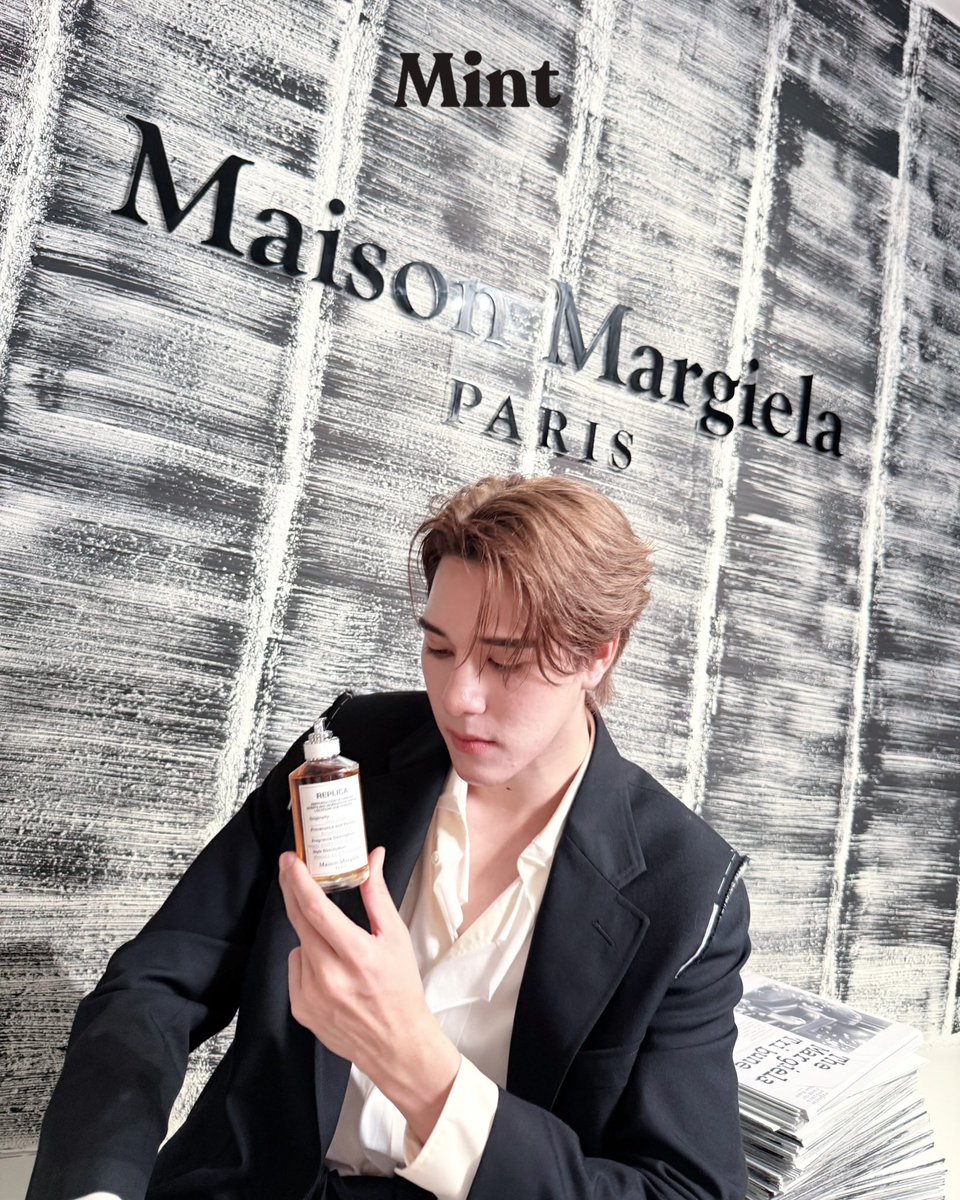 mintmag_th's tweet photo. หล่ออันตราย! #MintReports สแนปความหล่อหนุ่ม #นานิหิรัญกฤษฎิ์ Friend of the Brand ของ Maison Margiela Fragrances มาร่วมงานเปิดตัว “REPLICA House of Memories” ที่ย่านทรงวาด ในค่ำคืนนี้ 💚 #MintReports 
 
NANI SCENTED MEMORIES

#MaisonMargielaFragrancesXNani 
#MaisonMargielaFragrances 
#HouseOfMemories
#hirunkit_ 
#MintMagTH