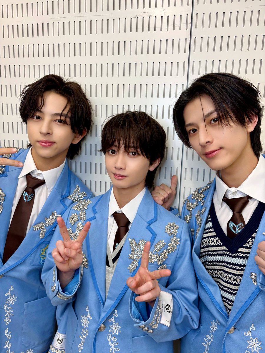 ICEx_official's tweet photo. テレビ朝日系🎤
＼✨ミュージックステーション✨／
ありがとうございました！！！

#EBiDAN 選抜で #ICEx から
#阿久根温世 #八神遼介 #山本龍人 が出演‼️

『Yes! 東京』にて指で四角を作っていた水色トリオ🧊🫶🏻

水色の制服を着た3人は誰だ！？
どうしよう！気になっちゃう！💞
と思った方はこちらをチェック！⬇️
http://
https://t.co/9OCiFBJbeR

「Yes! 東京」を披露しました！🦐
https://t.co/BnyET4FRbv

いつかICExでも #Mステ に…✨

@Mst_com 
#YesEBiDAN #EBiDAN #ICEx