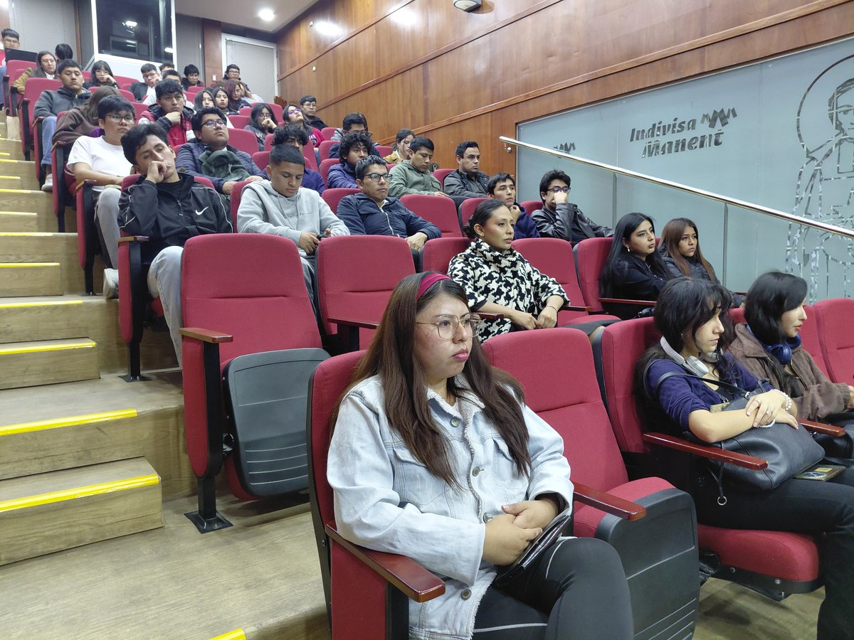 SunarpOficial's tweet photo. #NoticiasSunarp | 🎓 A través de la Zona Registral N.° XII, se desarrolló una edición de “Sunarp: Clase Maestra” dirigida a estudiantes de Derecho de la Universidad La Salle de Arequipa, quienes conocieron más sobre el procedimiento registral y los servicios digitales. 📚 https://t.co/rliGdZME2b