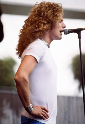 TheExtremeMusi1's tweet photo. Settle a bet for me.
Robert Plant or Freddie Mercury
??? https://t.co/3hX54CNAtA
