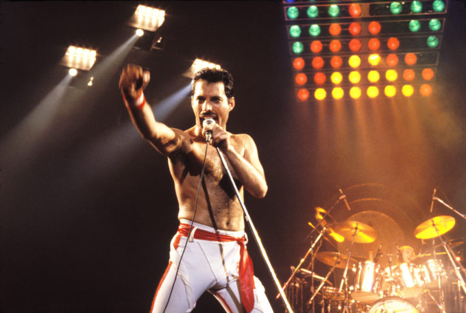 TheExtremeMusi1's tweet photo. Settle a bet for me.
Robert Plant or Freddie Mercury
??? https://t.co/3hX54CNAtA