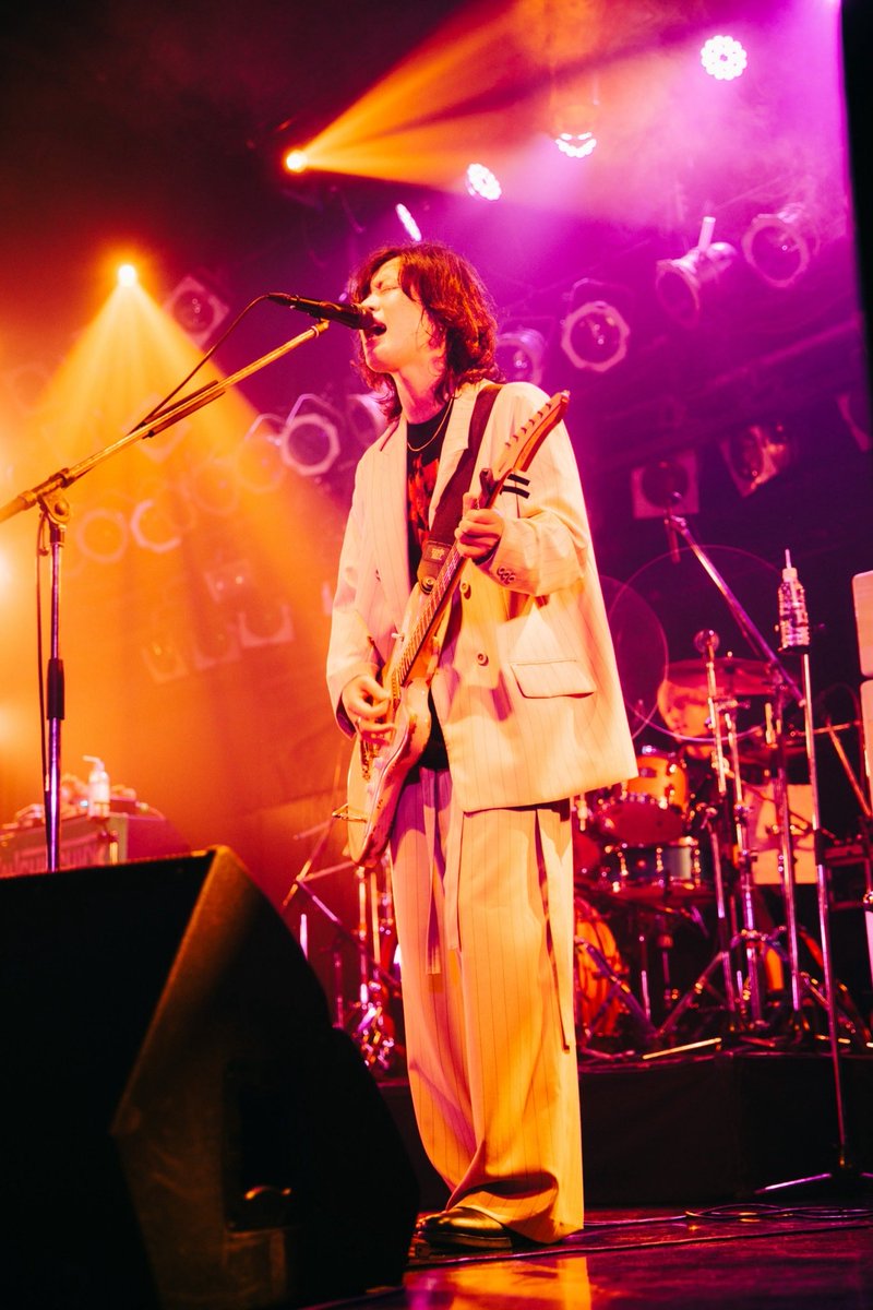 Laughing_Hick's tweet photo. 【DRUM Be-1  Thank you！】

Laughing Hick ONEMAN TOUR「DIAMOND LILY」TOUR 1本目 DRUM Be-1✨

最高のスタートダッシュ決めれました🏎️🔥
ツアー行ってきます🏃‍♂️🏃‍♀️🏃

次は宇都宮で会いましょう🤝

チケットはこちらから🎫
https://t.co/VBP1Pmhgv0

#DIAMONDLILY #LaughingHick #ラフィング

Photo by @kiteretsu_works