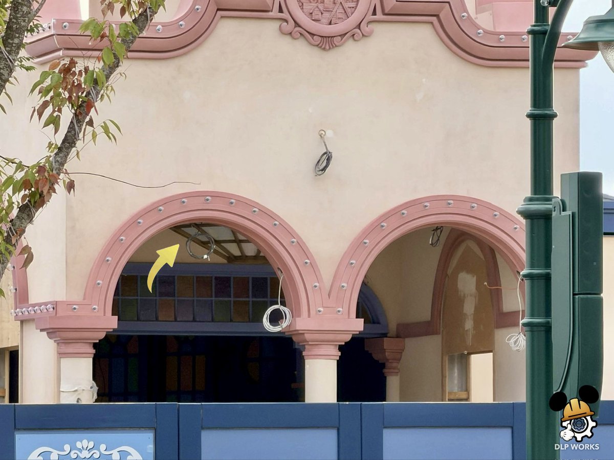 DLPWorks's tweet photo. [Live] 🚧⚠️🎈 New updates on the future Up! attraction!

➡️ Pink decorative bands have been added to the entrance tower, along with a chandelier installed beneath the tower!
➡️ More colourful balloons are now waiting at the foot of the 2nd tower, ready to be installed inside its glass dome, matching the other tower!
➡️ The annex building has received its theming, with sloping cornices, a finishing coat & moulded details on the corner pilasters, matching the Art Nouveau style of the surrounding area!
➡️ At the centre of the site, workers are preparing for the arrival of the flying chairs ride structure at #DisneyAdventureWorld

📸 Full gallery of 14 photos available on our Facebook page #DLPWorks