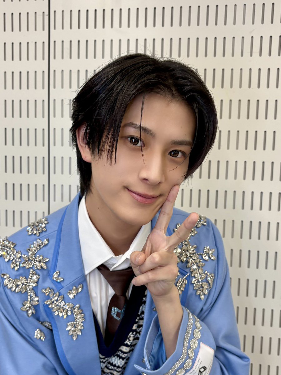 ICEx_official's tweet photo. テレビ朝日系🎤
『ミュージックステーション』
＼🧊EBiDAN選抜メンバー🧊／

水色制服の爽やかボーイ1人目
『規格外イケメン✨』
❤️ #阿久根温世 (21)

👤「ようこそ」の一言で
みんなの心をギュンっと沼らせた男💗

▼Instagram📷
https://t.co/FUs3sIX4vU

▼ICEx公式HP🧊
https://t.co/Oryxm49Vhf
 
@Mst_com #Mステ
#YesEBiDAN #EBiDAN #ICEx