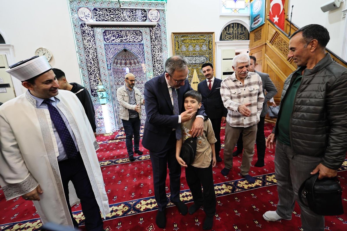 kasapoglu's tweet photo. 📍 İzmir • Bornova

Yeni Cami’de cuma buluşması… https://t.co/gJPDPRhTGr