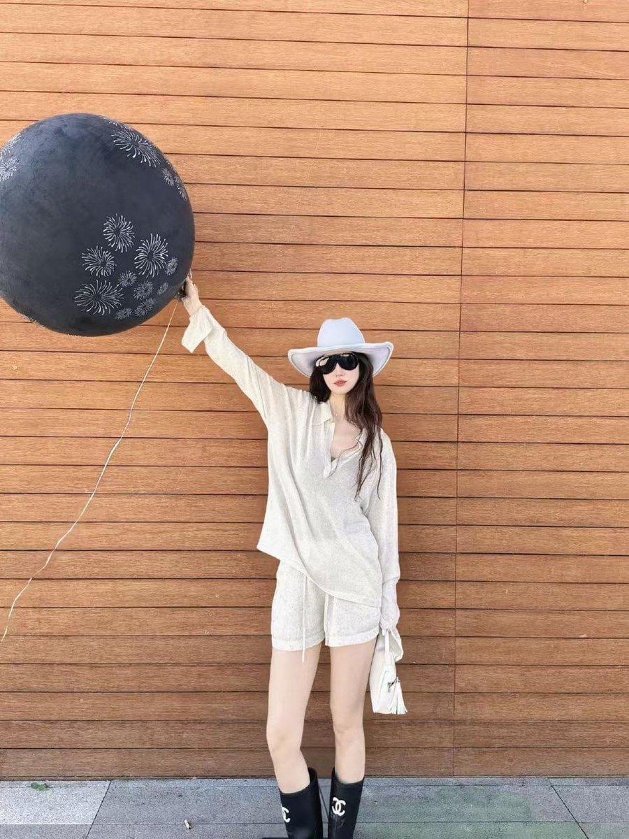 Ycheche6868's tweet photo. 长相也是妥妥的夯爆颜值 日常穿搭很有气质 有一种贵妇的感觉 身材极品 背后的生活条件来源确实做母狗换来的 是一只合格的母狗精盆坐便器 和日常高冷富婆的形象形成很大的反差 在酒店完美露脸无套后入 第一视角内射 对镜猛猛抽插 各种姿势切换爱操 也是非常的配合 各种情侣对白淫语让撸点很足 这种高颜值母狗有对话的简直太爽了 非常反差
#原相机 #原档 #高颜值 #反差 #情侣自拍