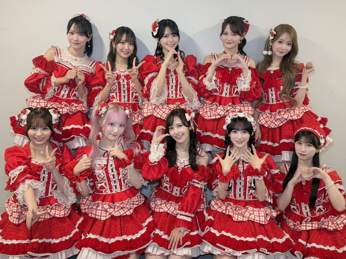 shinobukayano's tweet photo. #イコラブ9周年コンサート 
衣装は新衣装が３種類！！張り切って制作しました☺️

オープニングのツイードの赤チェック衣装に、水色チェックを基調とした、ピンクがポイントのY2K制服衣装(みり＆いおはメガネあり♡)全員生地違いの熊も付けて🐻

そして！色展開大変で死にそうになった！😂オリジナル柄のメンカラチャイナ衣装🍜(詳しい衣装解説は需要あればまたの機会に…😌🫶)

今回はね、周年コンサートという事もあり、あの頃のファンの皆が大好きだった懐かしの衣装も着せちゃったり😉

実は、3種類の新衣装も9年間の思い出を感じられるポイントがそれぞれに入っているんだよ🤫気付いた人いますかねぇ？🤔ぜんぶ分かった人は凄い話🏅

でもね…９年経ってあの頃よりずっと豪華になった衣装をイコラブに作れる様になったのは、ファンの皆さん一人一人の応援があったからなんだよ🥹

あの頃よりも、沢山の方々にイコラブを知って貰って、好きになってくれた人も沢山増えて、会場も有り難い事に大きくなって、ファンの皆からしたら、チケットも当たりにくくなってヤキモキしちゃう時もきっとあると思うけど…。
イコラブのみんなは、真摯に応援してくれるファンの為にステージに立ってるし、皆を大切にしてる。それはずっと変わらない事だよ☺️
その結果、私に９年もイコラブの衣装を作り続けれる場をくれた事、本当に感謝してる😌

イコラブを好きになってくれて、楽曲も聴き込んで、会場に足を運んでくれたり、可愛い写真を撮ってくれたり、チャンスがあればイコラブの魅力を一生懸命まだ知らぬ人に拡げてくれた事だったり、沢山一緒に頑張ってくれたよね。
きっと…好きになったタイミングやキッカケは皆それぞれ違うと思うけど、新衣装が出来たら全力で喜んでくれる、全てのイコラブファンにありがとうを改めて伝えたいなと思います🥹

だからこそ、我々オサレカンパニーはこれからもファンの皆がキュンキュンしちゃう衣装を作り続けるね🫶

そして！ドーム追加公演決定！！
バンテリンドーム2days！🫣おめでとう！！本当に凄い事だね！！！
改めてイコラブ9周年本当におめでとう〜！！
これからも最高なイコラブと幸せな１０年目過ごそうね😉

#全てはイコールラブ
#イコラブ