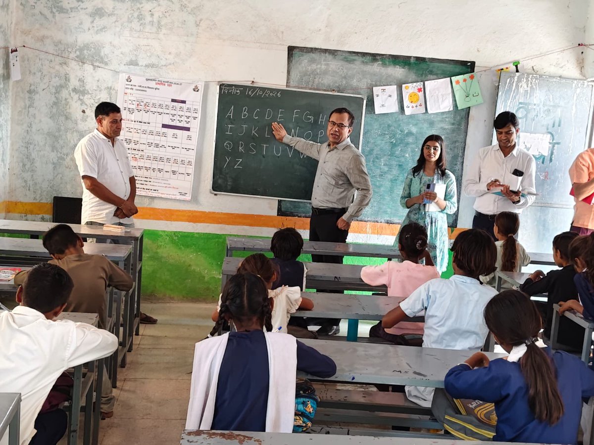 schooledump's tweet photo. मुख्‍यमंत्री जन विश्‍वास अभियान के तहत सचिव स्‍कूल शिक्षा डॉ. संजय गोयल ने आज देवास जिले के विभिन्‍न विद्यालयों माध्यमिक विद्यालय ग्राम जगठा, शासकीय एकीकृत माध्यमिक विद्यालय थुरिया और हाईस्कूल थुरिया का अवलोकन किया। https://t.co/PF5N3MTVEL
